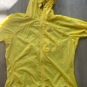 Patagonia ‘Houdini’ Jacket Gets Rain Test
